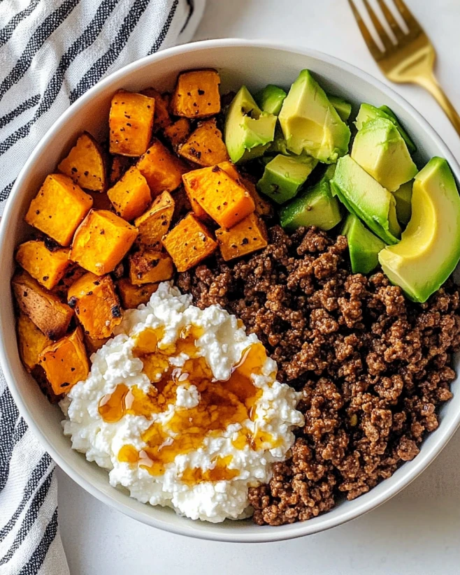 beef-sweet-potato-cottage-cheese-bowl-recipe Beef sweet potato cottage cheese bowl with avocado, roasted sweet potatoes, and taco-seasoned ground beef in a white bowl